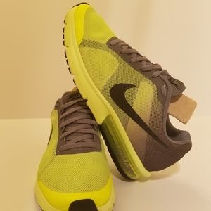 Nike Air Max Youth size 5.5 Green Gently used.